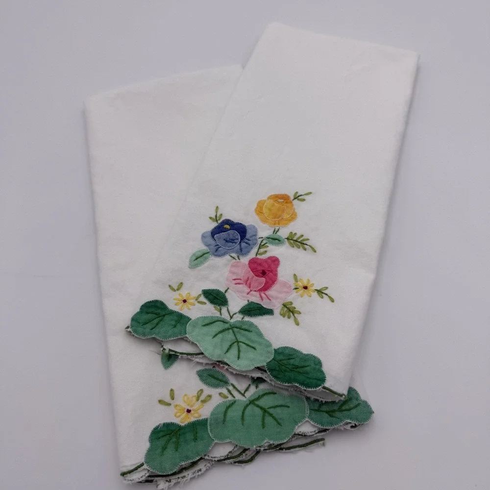 Set of 2 Vintage Cotton Tea Towels‎ White Multicolor Hand Embroidered Florals
